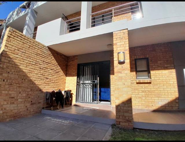 1 BEDROOM APARTMENT FOR SALE IN ROOIHUISKRAAL NORTH